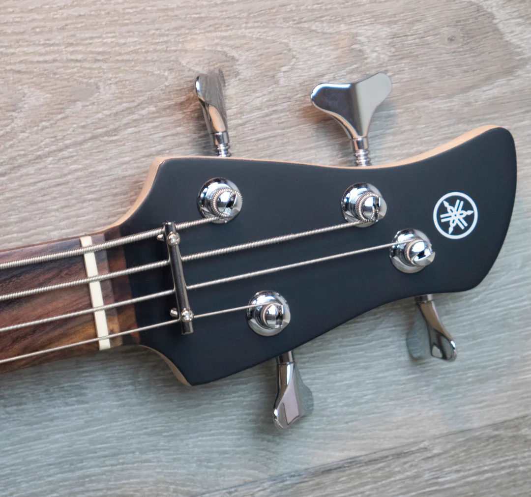 BAJO ELECTRICO YAMAHA TRBX174 4 CUERDAS 3